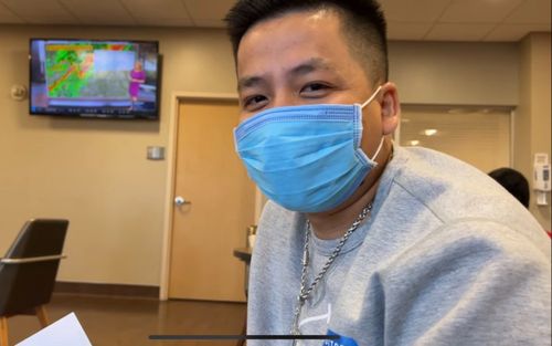 Khoa Pug bất ngờ vào bệnh viện làm đại phẫu kéo dài chân lên 1m8 để 'review'