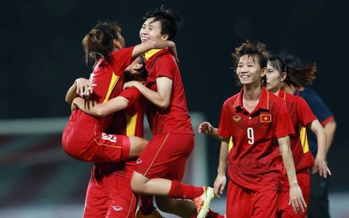 Tuyết Dung rực sáng, tuyển nữ Việt Nam thắng đậm Myanmar 4-0