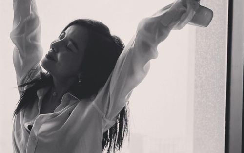 Cao Thái Hà thả dáng quyến rũ nhưng 'hớ hênh' lộ nội y gây mất điểm