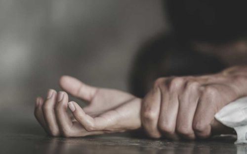 Cho bạn nam cùng lớp ngủ nhờ, cô nàng cả tin trải qua một đêm kinh hoàng