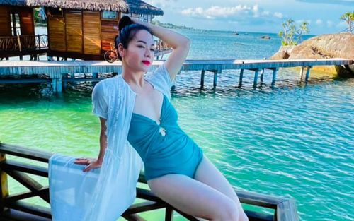Nhật Kim Anh khoe thân hình nuột nà, đăng đàn ẩn ý là 'hoa đã có chủ'