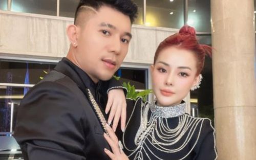 Hiếm hoi diện đồ 'kín cổng cao tường', Lương Bằng Quang và Ngân 98 chiếm trọn '10 điểm thanh lịch'