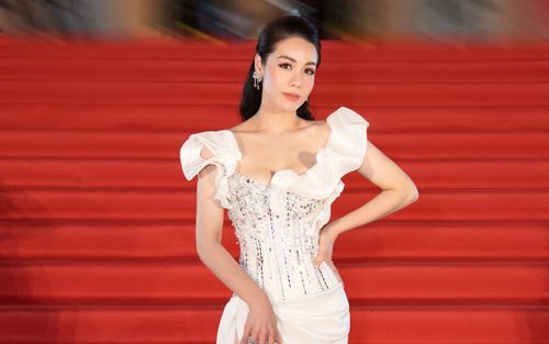 Nhật Kim Anh khoe nhan sắc rạng ngời ở tuổi 37, chỉ hành động nhỏ thể hiện sự yêu thương fan vô bờ bến