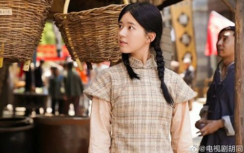 Ngõ Nhỏ xuất hiện cả 'rổ sạn', Triệu Lộ Tư bị chê diễn cho có