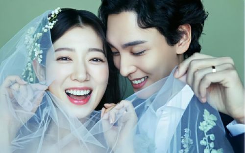 Choi Tae Joon và Park Shin Hye lần đầu cùng xuất hiện hậu có tin vui tại đám cưới của Nam Goong Min