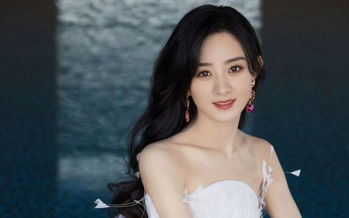 Triệu Lệ Dĩnh lập thành tích khủng, Dương Mịch 'cày' 6 năm cũng không được