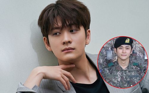 Hé lộ hình ảnh của Kang Tae Oh sau gần một tháng nhập ngũ, nhìn thế này bảo sao fan không xót