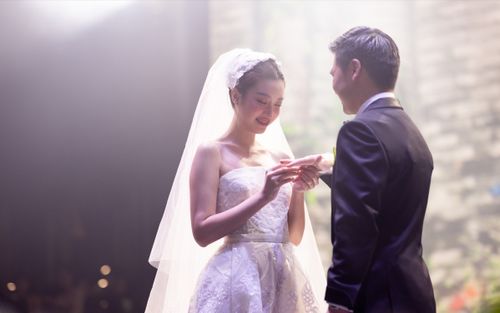 Hoa hậu Đỗ Mỹ Linh nhận '1000 điểm tinh tế' khi sánh đôi cùng chồng thiếu gia nhờ một chi tiết