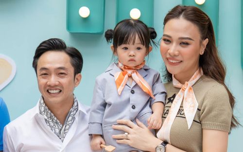 Ái nữ nhà Cường Đô La giống y đúc mẹ ruột