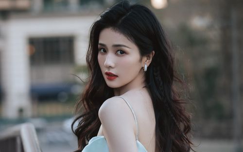 Bạch Lộc bị nghi là 'con ghẻ' của Vu Chính khi vị biên kịch thay cô 'gây thù' khắp nơi