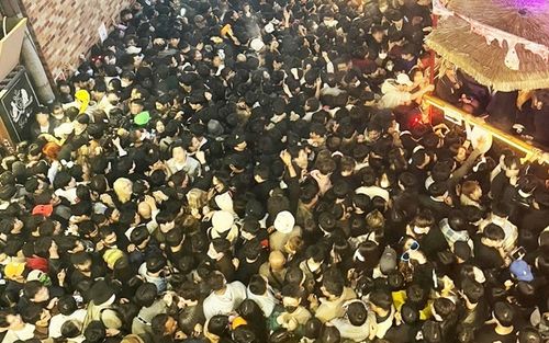 Chàng trai sống sót trong thảm kịch Itaewon đau lòng khi mãi mãi mất người yêu
