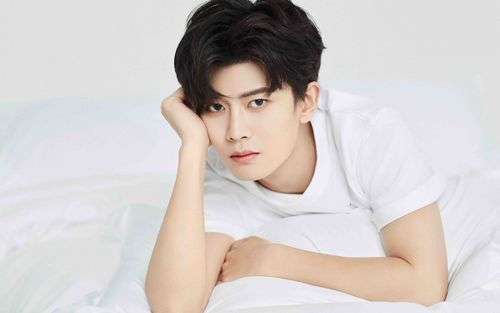 Nam diễn viên có tiếng phải 'làm nền' cho Nhậm Gia Luân, dân tình tranh cãi gay gắt