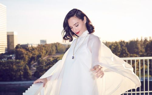 Sao Hollywood khéo chọn trang phục tinh tế che bụng bầu
