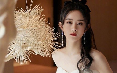 Triệu Lệ Dĩnh đỉnh đến mức nào mà được cả 'thánh tạo nghiệp' của CBiz ủng hộ?