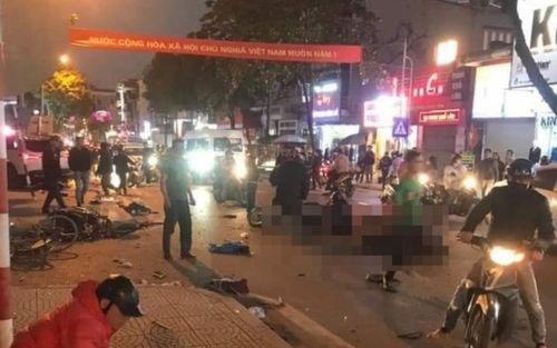 Ô tô đâm liên hoàn khiến 4 người thương vong ở Quảng Ninh