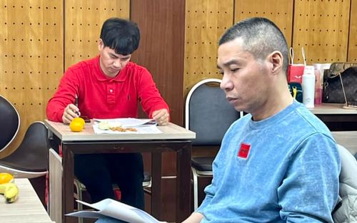 Nghệ sĩ Chí Trung khoe loạt ảnh tập luyện Táo Quân, thần thái của NSND Công Lý khiến dân tình quan tâm