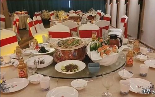Tiệc cưới hoành tráng không một bóng người, cô dâu chú rể vẫn phải cắn răng tổ chức