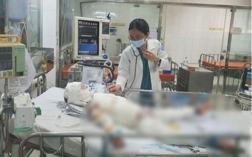 Con trai bị bỏng 93% cơ thể, người mẹ lóc toàn bộ da đùi để cứu con