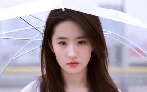 Lưu Diệc Phi bị cameo lấn lướt diễn xuất trong phim mới, thoát không nổi mác 'bình hoa di động'