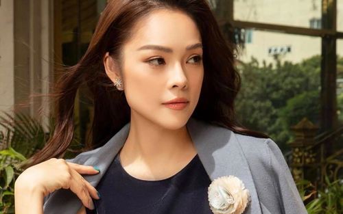 Cuộc sống giàu sang đáng ngưỡng mộ của Dương Cẩm Lynh trước khi bị tố quỵt nợ 6 tỷ đồng