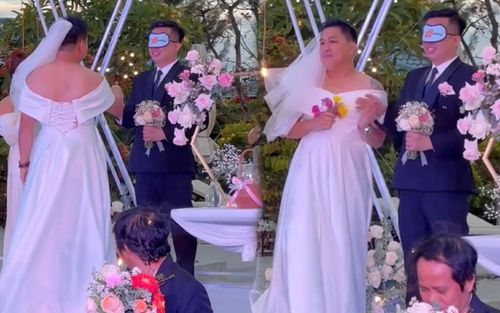 Nhắm mắt hồi hộp đón vợ tiến vào lễ đường, chú rể 'khóc thét' khi thấy mặt cô dâu