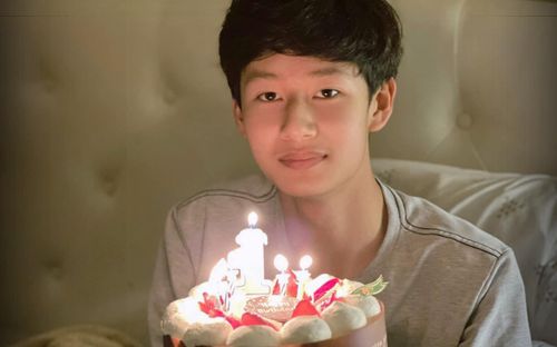 Con trai Jennifer Phạm đón sinh nhật tuổi 15, ngày càng điển trai