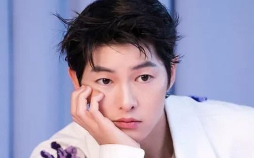 Song Joong Ki bày tỏ mong muốn hẹn hò nhiều hơn với bà xã trước khi lên chức bố