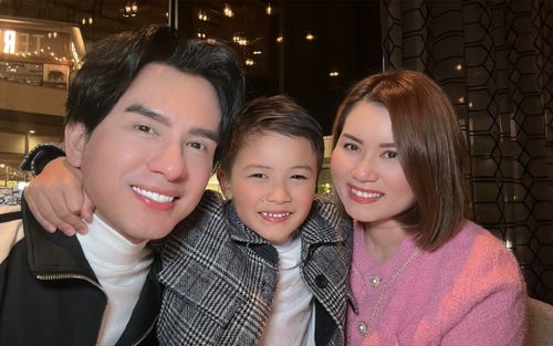 Còn nhỏ tuổi, quý tử nhà Đan Trường đã sở hữu 'nghề tay trái' khiến mẹ ưng bụng