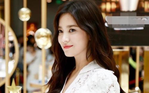 Song Hye Kyo bất ngờ 'đánh bại' Kim Tae Hee và Park Min Young, lấn át cả Jun Ji Hyun lẫn Park Shin Hye