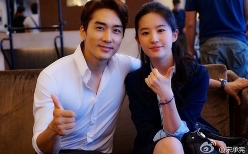 Những cặp đôi Cbiz 'toang sớm' vì khoe quá nhiều: Angelababy - Huỳnh Hiểu Minh không phải duy nhất