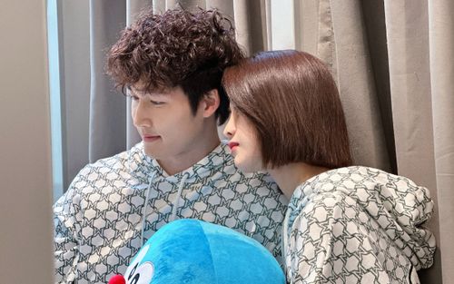 Đình Tú mặc áo đôi với một sao nữ Vbiz, tuyên bố 'ghét của nào trời cho của ấy'