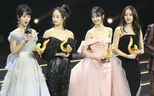 Trước thềm Đêm hội Weibo ảnh chung sân khấu của Địch Lệ Nhiệt Ba, Dương Tử và Trịnh Sảng được đào lại