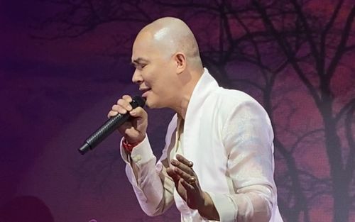 Thái độ Nathan Lee khi khán giả nhắc tên bài hát của Thủy Tiên
