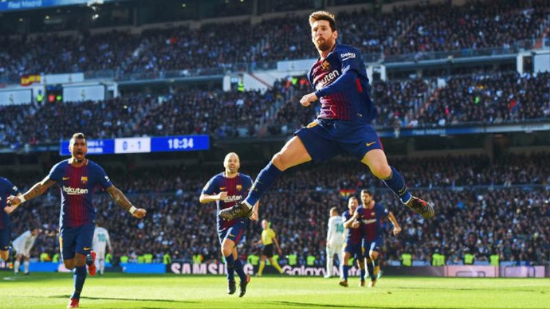 Fan Real - Barca: Chắc hẳn ai là fan cuồng của Real Madrid hoặc Barcelona cũng không thể bỏ qua những hình ảnh liên quan đến trận đấu nảy lửa giữa 2 đội bóng hàng đầu Tây Ban Nha. Nếu bạn là một fan cuồng của Real hay Barca, hãy xem những hình ảnh đầy cảm xúc và nồng nhiệt này ngay hôm nay!