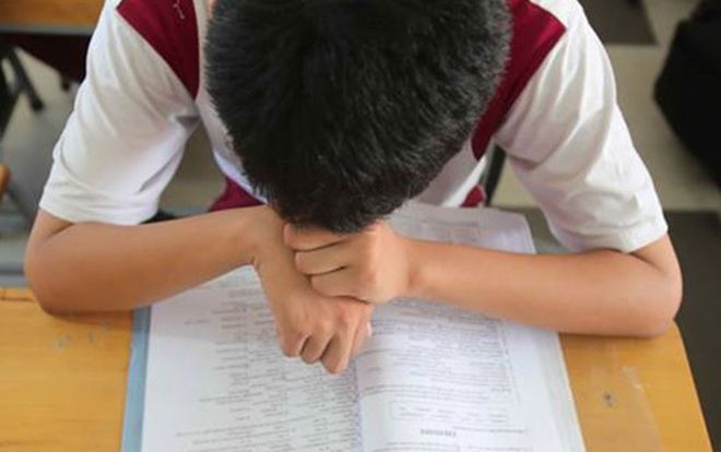 Buồn Bã Và Mệt Mỏi Trước Thiếu Niên Học Sinh Ngồi Trong Căng Thẳng Làm Bài Tập Về Nhà Trong Phòng Của Mình Hình ảnh Sẵn có Tải xuống Hình ảnh #27 Buồn Bã Và Mệt Mỏi Trước Thiếu Niên Học Sinh Ngồi Trong Căng Thẳng Làm Bài Tập Về Nhà Trong Phòng Của Mình Hình ảnh Sẵn có Tải xuống Hình ảnh