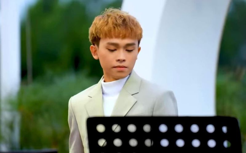 Hồ Văn Cường lộ diện hậu bị chỉ trích hát hò, ngoại hình gây xôn xao